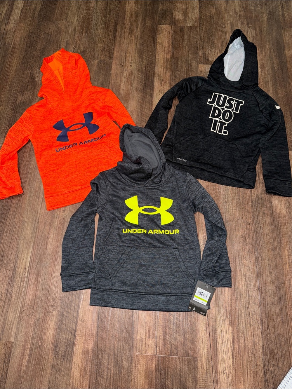 Lot Of 2 Under Armour & 1 Nike Hoodie Pullover Sweatshirts size 4 (2 NWT)